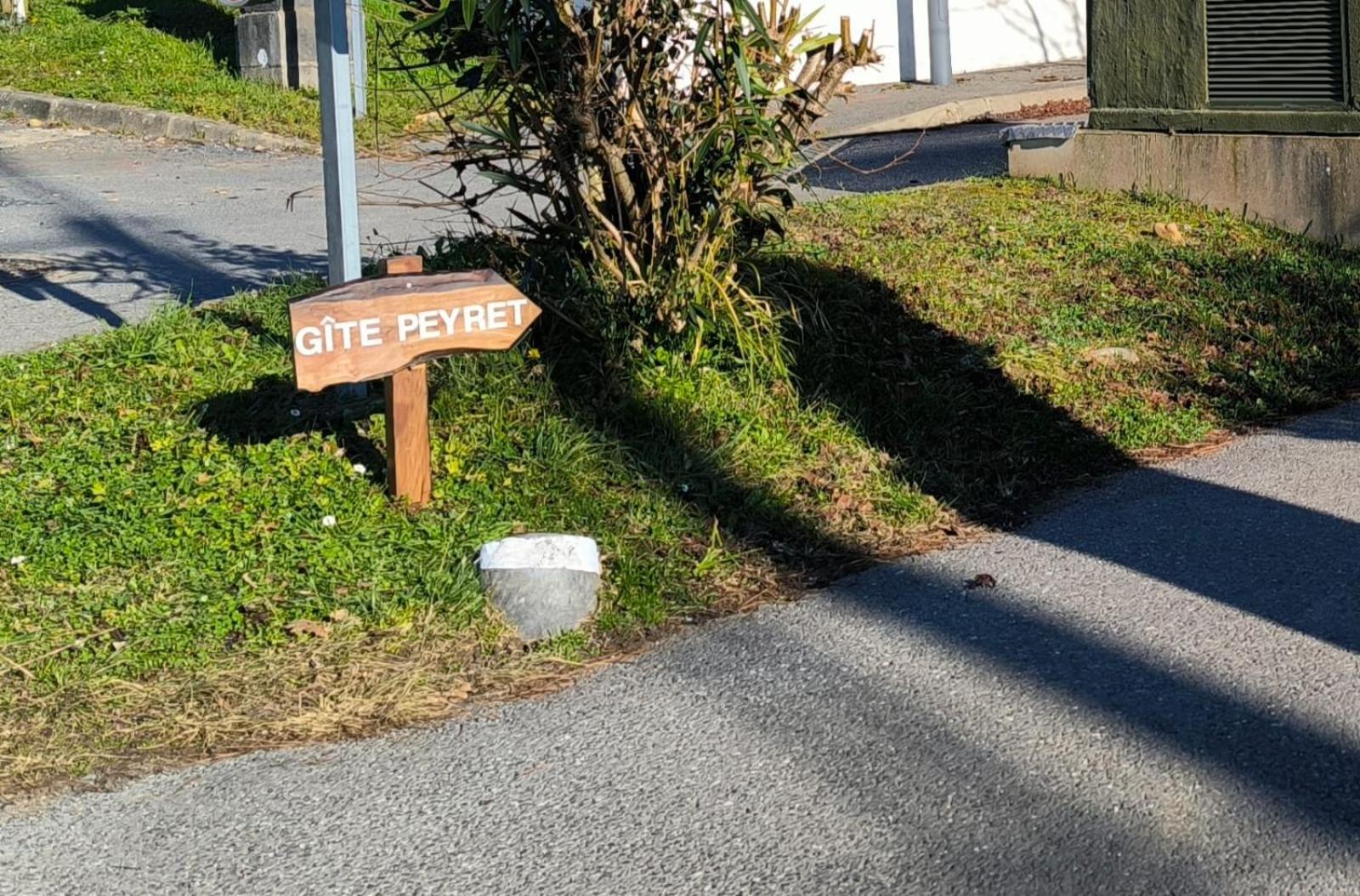 Le Peyret Apartment Serres-Castet Luaran gambar